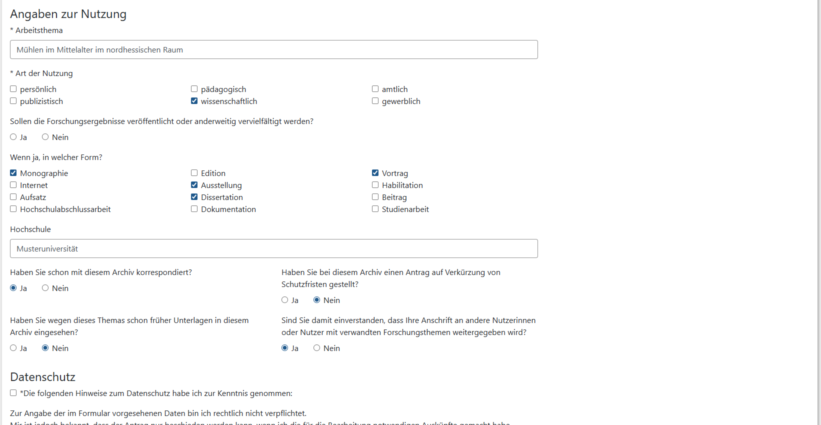 Arcinsys: Seite 'Nutzungsantrag stellen', Abschnitt 'Angaben zur Nutzung' Screenshot der Seite 'Neuen Nutzungsantrag erstellen' in Arcinsys.
Die Seite hat die h1-Überschriftt 'Neuen Nutzungsantrag erstellen'.
Im Hauptbereich gibt es den Link 'Hilfe zu den Eingabefeldern'
Der Nutzungsantrag beinhaltet verschiedene Eingabefelder und Markierungskästchen in verschiedenen Abschnitten.
Im Abschnitt 'Angaben zur Nutzung' müssen Angaben zu folgenden Fragen gemacht werden: Arbeitsthema (Eingabefeld), Art der Nutzung (verschiedene Auswahlmöglichkeiten), Vervielfältigung der Forschungsergebnisse (Auswahl Ja bzw. Nein), Form der Vervielfältigung (verschiedene Auswahlmöglichkeiten), Hochschule (Eingabefeld).
Zudem gibt folgende Fragen mit Ja- oder Nein-Auswahl: Frühere Korrespondenz mit dem Archiv? Bestehende Schutzfristverkürzungsanträge? Vergangene Einsichtnahmen in Archivgut zu diesem Thema? Weitergabe der Anschrift an andere Nutzerinnen und Nutzer mit verwandten Forschungsthemen?
Es gibt die mit einer h2-Überschrift bezeichnete Rubrik 'Hilfe zu den Eingabefeldern'. Sie hat folgende Registerkarten:
Staat, Auftraggeber, Arbeitsthema, Art der Nutzung, Hochschule.