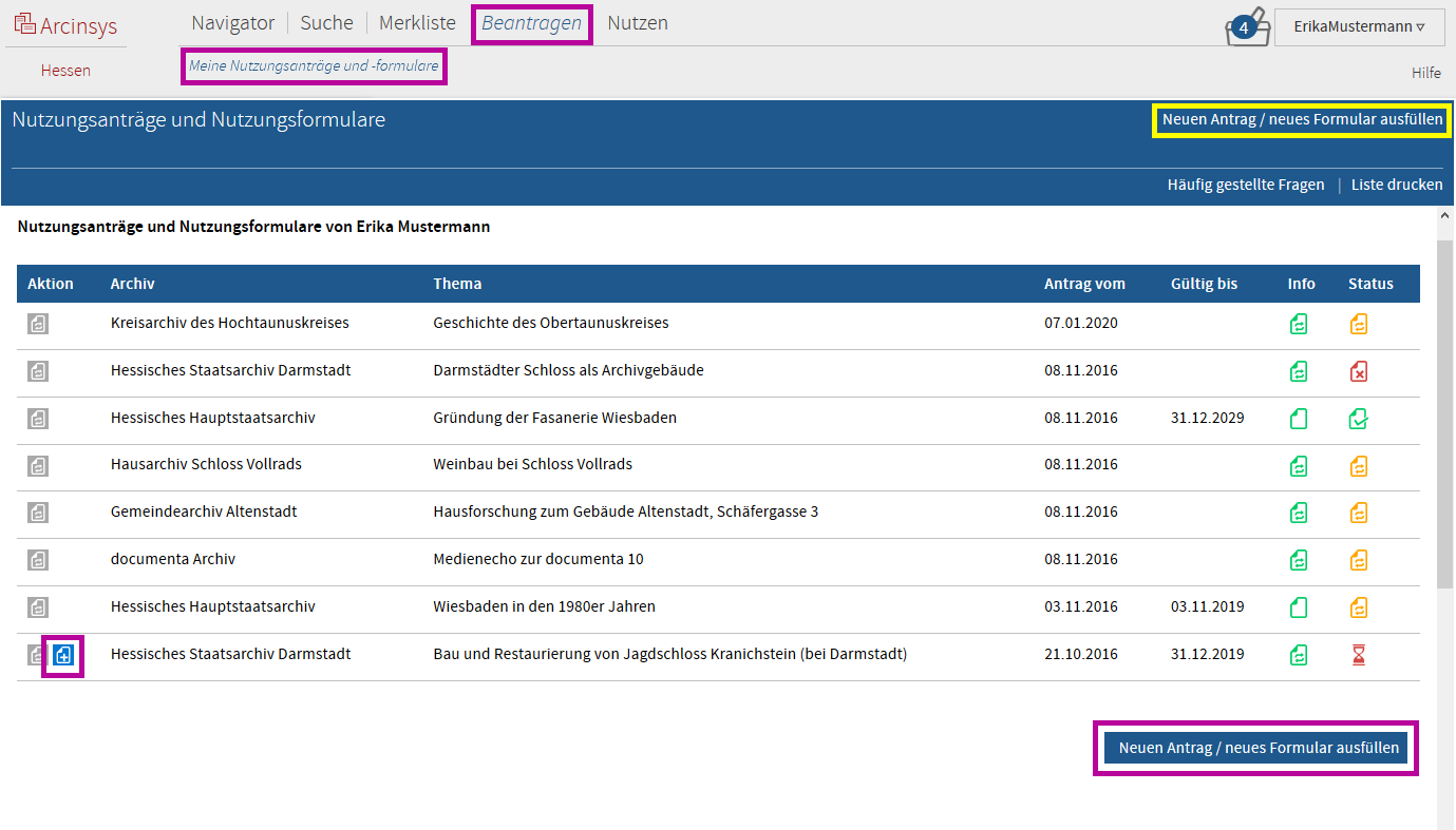 Arcinsys: Seite 'Meine Nutzungsanträge und -formulare' Screenshot der Seite 'Nutzungsanträge und Nutzungsformulare' (Anwendung nicht barrierefrei).
Die Seite wird über den Menüpunkt 'Beantragen' und das Untermenü 'Meine Nutzungsanträge und -formulare' aufgerufen und direkt nach dem Abschicken eines Nutzungsantrags oder Nutzungsformulars angezeigt.
Sie hat die h1-Überschrift 'Nutzungsanträge und Nutzungsformulare'. Im Kopfbereich gibt es folgende Links: Neuen Antrag / neues Formular ausfüllen, Häufig gestellte Fragen, Liste drucken.
Im Hauptbereich steht die h4-Überschrift 'Nutzungsanträge und Nutzungsformulare von Vorname Nachname'.
Vorhandene Nutzungsanträge und Nutzungsformulare werden in einer Tabelle angezeigt. Sie hat folgende Spalten:
Aktion, Archiv, Thema, Antrag vom, Gültig bis, Info, Status.
In der Spalte 'Aktion' gibt es einen Link zur Anzeige von Nutzungsanträgen oder Nutzungsformularen.
Für ihn können zwei verschiedenen Informationen ausgegeben werden. Bei Nutzungsanträgen lautet die Information 'Antrag und Bescheid anzeigen' (Hinweis für Sehende: Symbol weißes Blatt mit zwei Pfeilen auf grauem Grund).
Bei Nutzungsformularen lautet die Information 'Nutzungsformular anzeigen' (Hinweis für Sehende: Symbol weißes Blatt auf grauem Grund).
Ist der Nutzungsantrag oder das Nutzungsformular abgelaufen, gibt es in der Spalte 'Aktion' auch einen Link, mit dem man automatisch eine Verlängerung beantragt. Für ihn wird die Information 'Antrag auf Verlängerung stellen' ausgegeben (Hinweis für Sehende: Symbol weißes Blatt mit Kreuz auf blauem Grund).
Auf der Seite gibt es den Button 'Neuen Antrag / neues Formular ausfüllen.